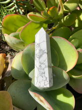 Load image into Gallery viewer, HOWLITE