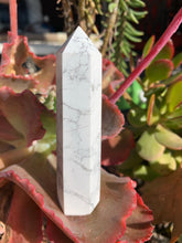 Load image into Gallery viewer, HOWLITE