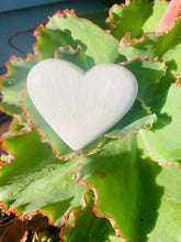 Load image into Gallery viewer, Scolecite Heart