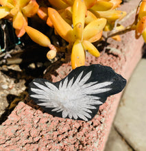 Load image into Gallery viewer, Chrysanthemum Stone