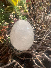 Load image into Gallery viewer, Quartz Skull