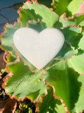 Load image into Gallery viewer, Scolecite Heart